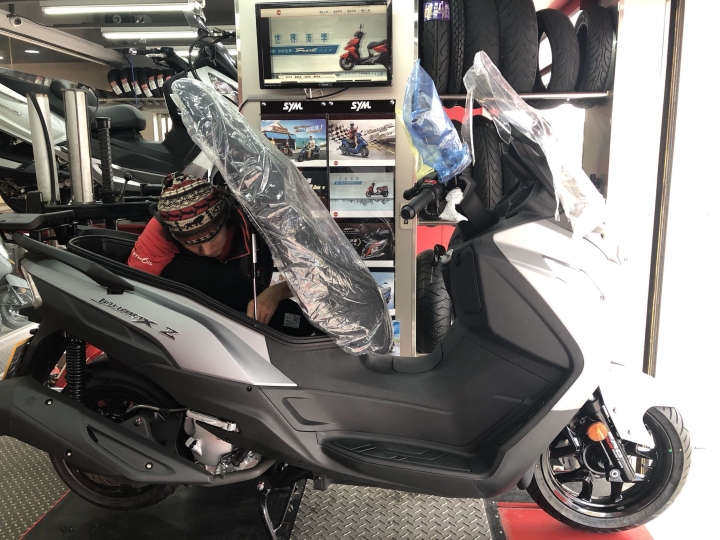 SYM joymax 300 我也來開箱