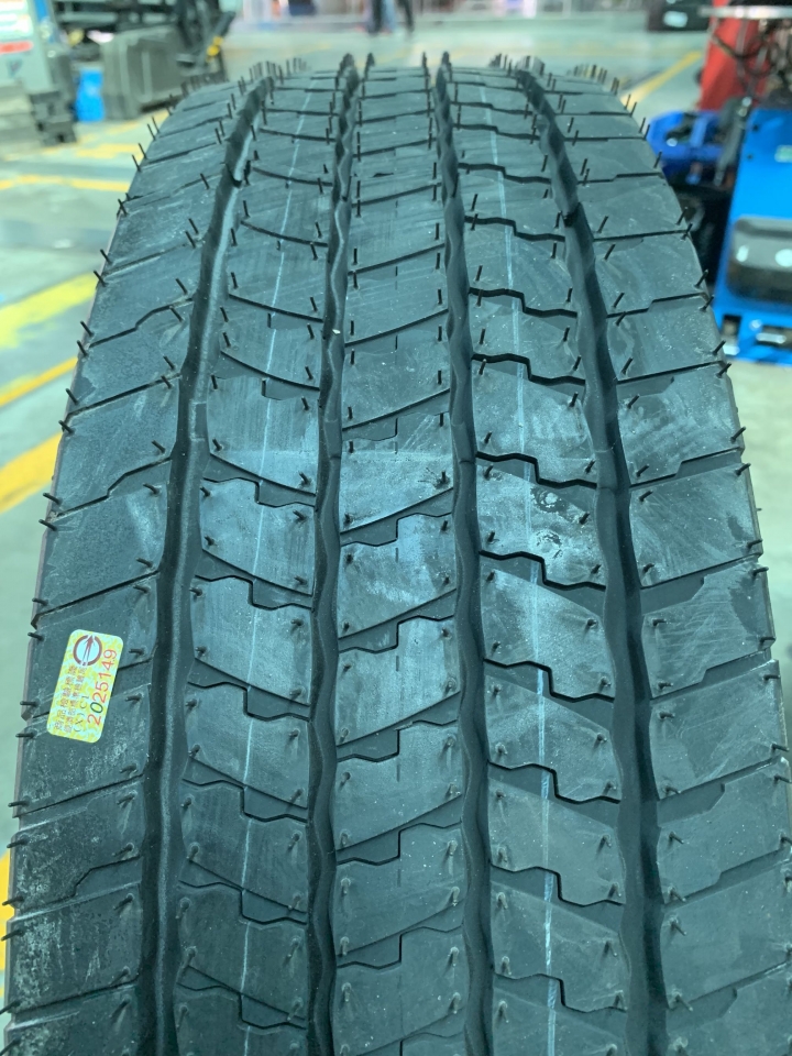 米其林三噸半貨車輪胎