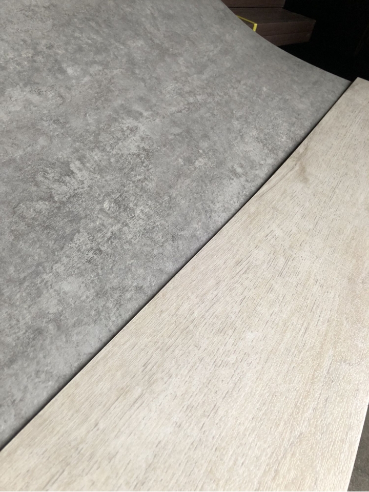 請問有這種質感的塑膠地板嗎？