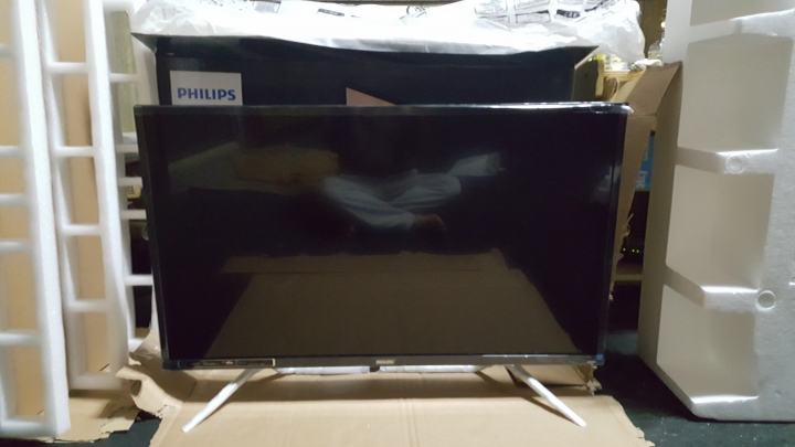 [開箱]PHILIPS 436M6VBPAB HDR1000 簡易開箱分享與設定上的問題求教&新年快樂