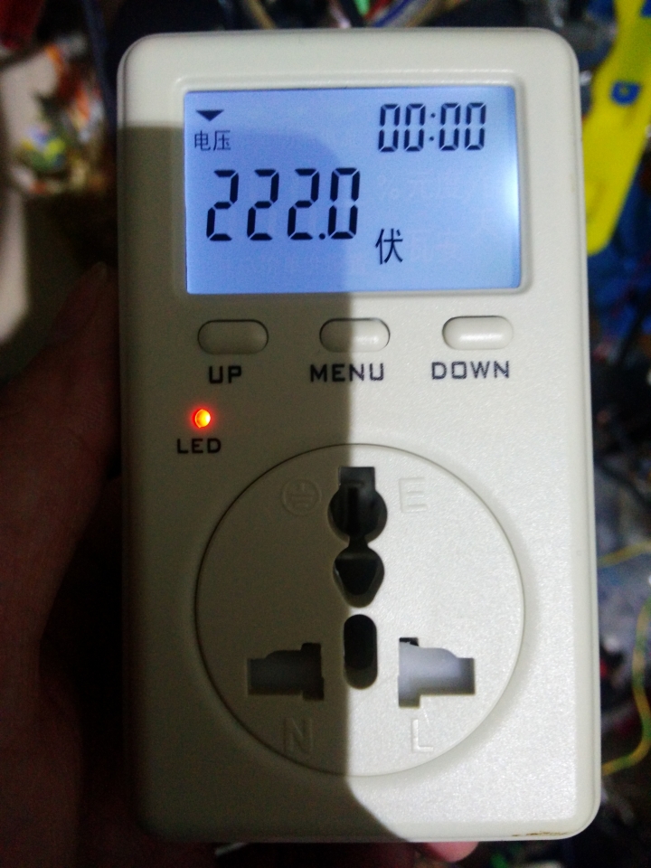手賤亂按 WF-D02A 110V 220V 電源監測器 數位電費計 功率計量器 壞了有人知道怎麼弄好它嗎？