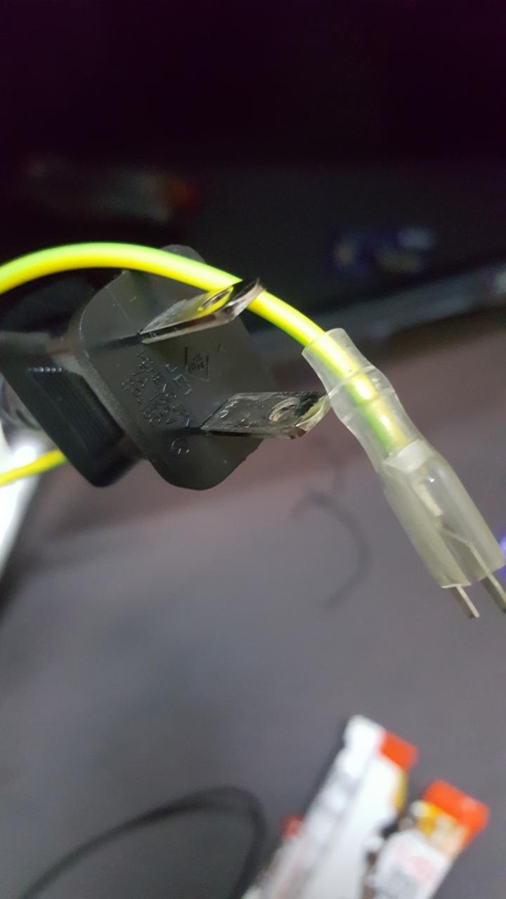 [開箱]PHILIPS 436M6VBPAB HDR1000 簡易開箱分享與設定上的問題求教&新年快樂