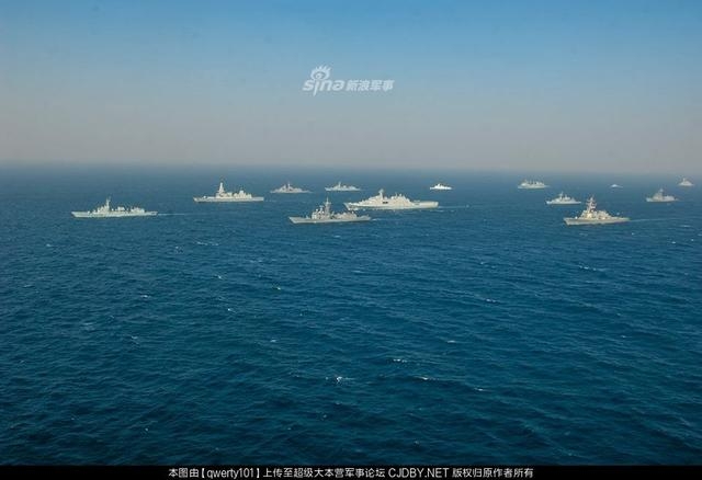 美軍伯克艦為解放軍兩棲登陸艦護航！