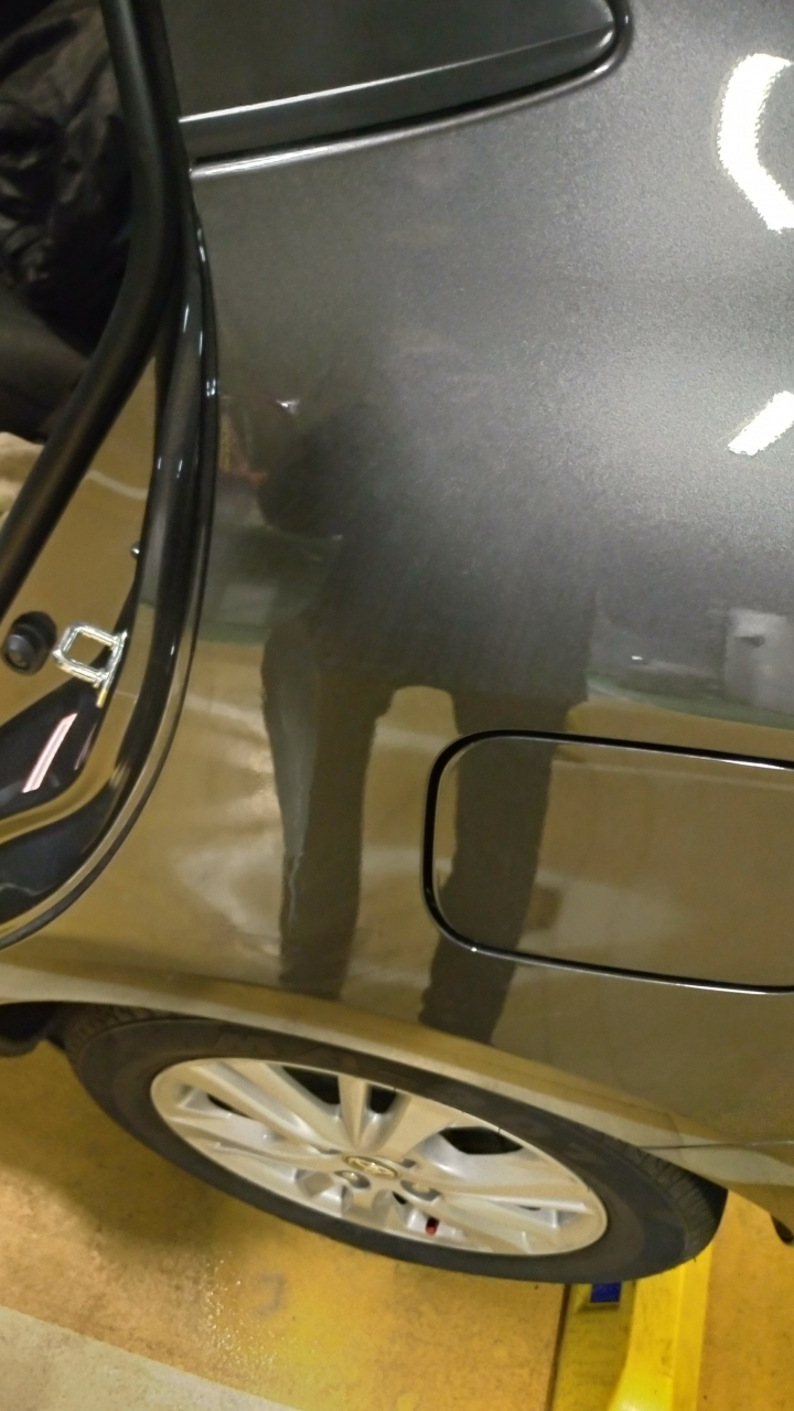 [障礙解除][請益]內湖室內停車，車漆被腐蝕！！請問該如何補救？