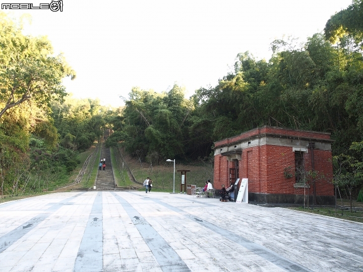 臺南 山上 原臺南水道淨水池區 — 宛如天空之城、異國神殿的超大型石塊堆疊建築