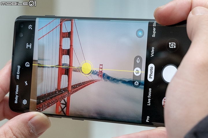 三星Galaxy S10揭曉：開孔螢幕搭指紋辨識、雙光圈變三鏡拍透透！