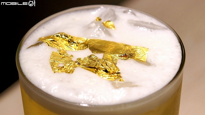 小籠湯包多彩繽紛，獅子頭麵紅燒夠味，黃金烏龍金箔添貴，流星烏龍珠光寶氣，年前二訪金品茶語
