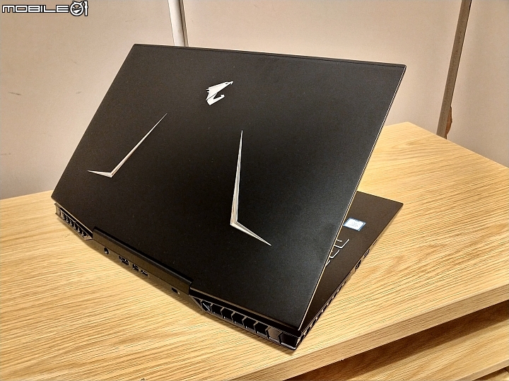 [開箱] AORUS 15 (RTX 20 Series) 信仰電競筆電登場
