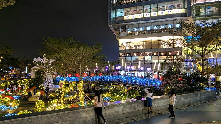 大年初一夢時代廣場U11隨手自動手持夜拍無修直出