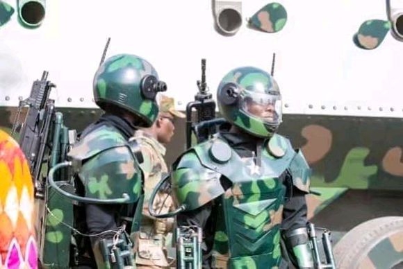 非洲加纳防务展上的人形机甲和外骨骼