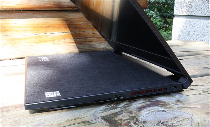點我看大圖 遇見華碩ROG STRIX HERO II GL504GM