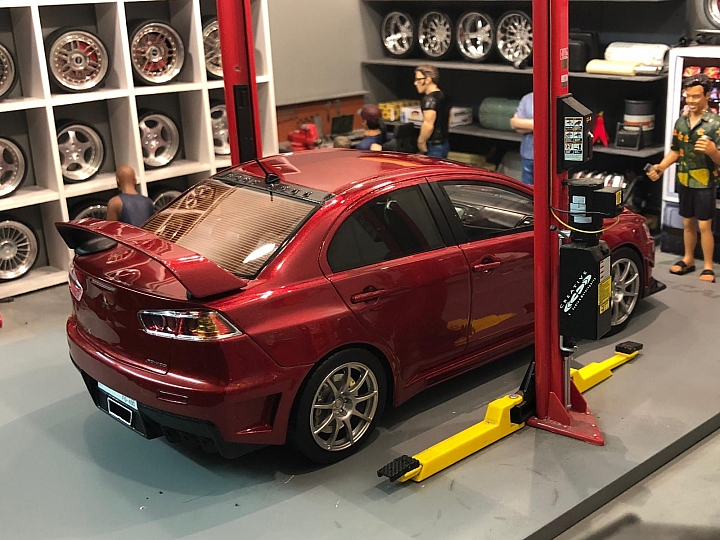 1/18 MITSUBISHI EVO FQ-400