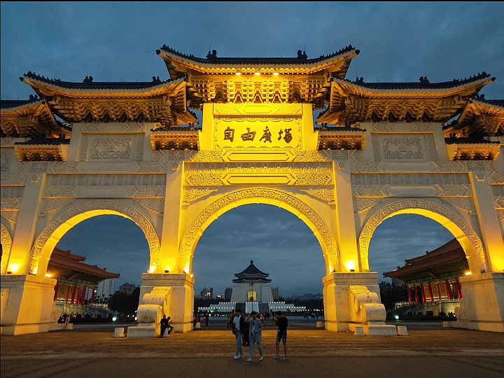 誰才是未來？vivo NEX雙螢幕版與OPPO Find X實拍大考驗