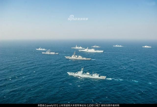 美軍伯克艦為解放軍兩棲登陸艦護航！