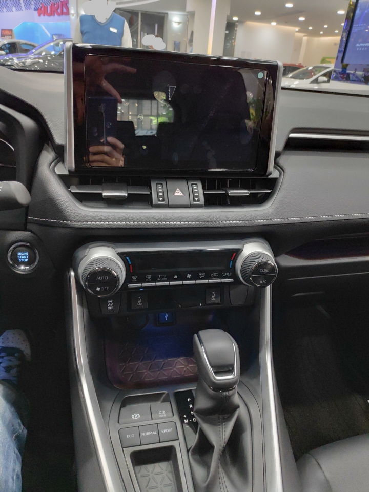 來來來 RAV4 2019 白色 展示車不專業分享