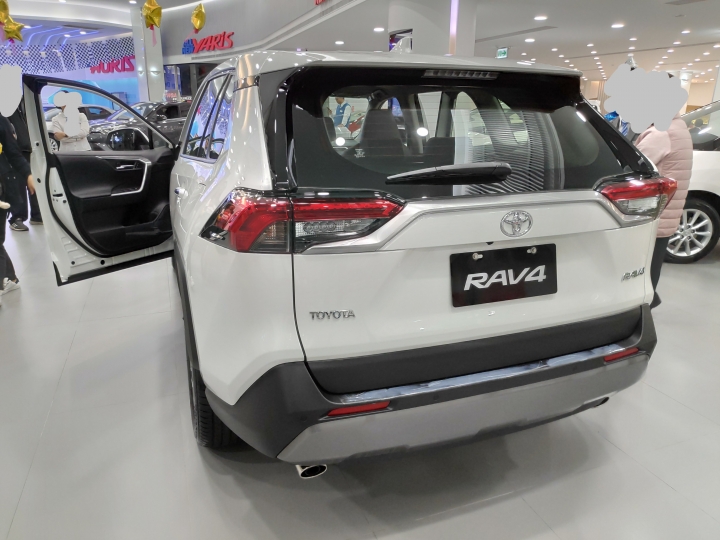 來來來 RAV4 2019 白色 展示車不專業分享