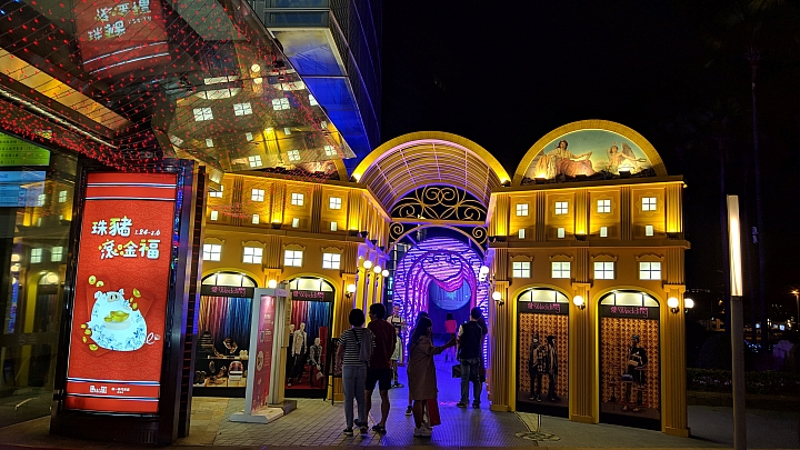大年初一夢時代廣場U11隨手自動手持夜拍無修直出