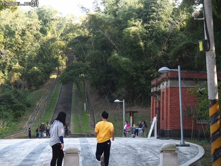 臺南 山上 原臺南水道淨水池區 — 宛如天空之城、異國神殿的超大型石塊堆疊建築