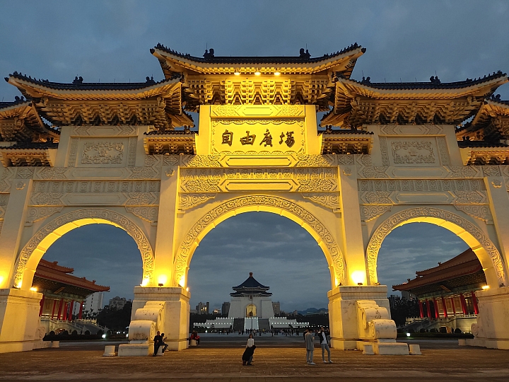 誰才是未來？vivo NEX雙螢幕版與OPPO Find X實拍大考驗