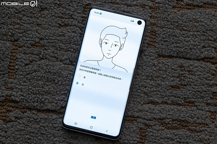 三星Galaxy S10揭曉：開孔螢幕搭指紋辨識、雙光圈變三鏡拍透透！