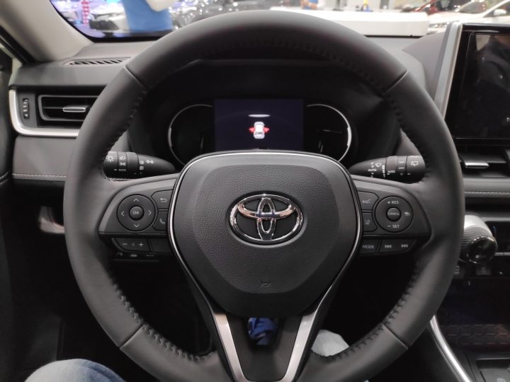 來來來 RAV4 2019 白色 展示車不專業分享