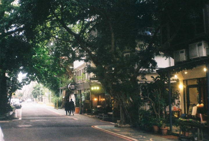 [Ricoh 35EFS]溫羅汀康青龍街區散步趣[Kodak 200]