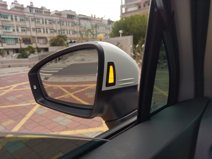 New tiguan off road 升級盲點偵測及駛出輔助  原廠數字型胎壓 及隱藏功能分享