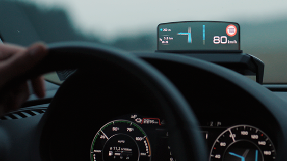 有車有用過 Audi 原廠 HUD 抬頭顯示器嗎? 好奇他的導航部分是怎麼連結的?