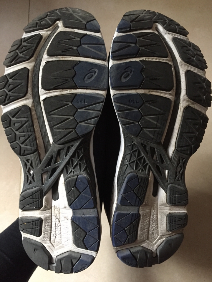 ASICS KAYANO24 300KM後內籠磨蝕