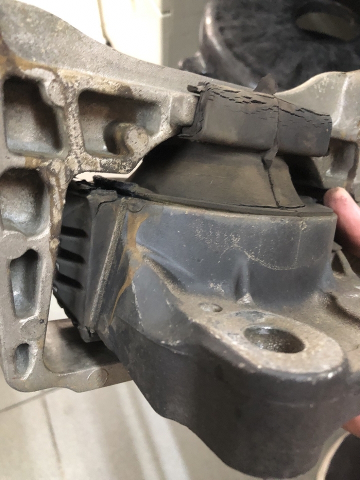 開21萬的引擎腳...忍耐了半年才撥款處理