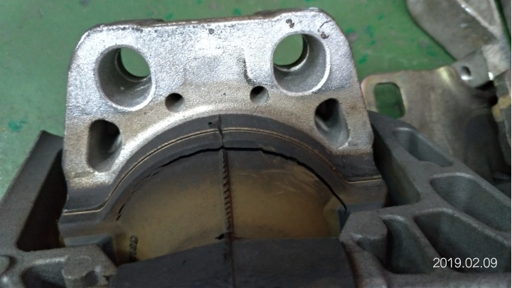 Focus Mk3 引擎腳更換 Mobile01