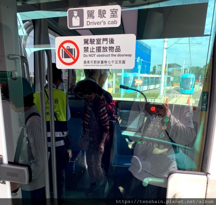 [新北市景點]淡海輕軌很幾米 可惜有人缺公德