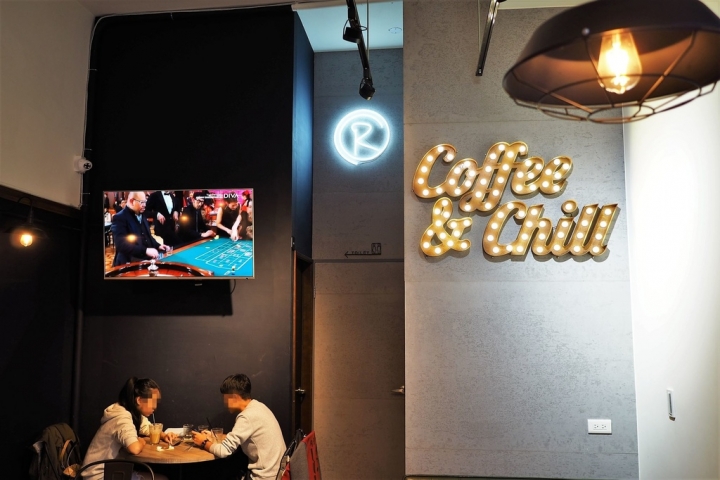 【台北芝山站 | 咖啡廳】感覺Chill又迷人的大人味咖啡廳☞路口加啡 Caffe’Rue