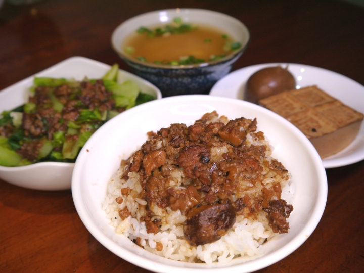 【台北市 北投區/捷運新北投站】泡湯賞櫻散步趣 銅板美食讓你大飽口福