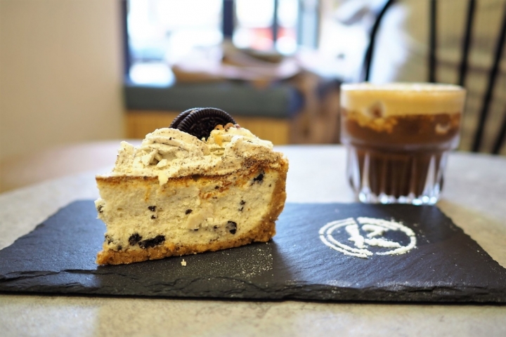 【台北芝山站 | 咖啡廳】感覺Chill又迷人的大人味咖啡廳☞路口加啡 Caffe’Rue