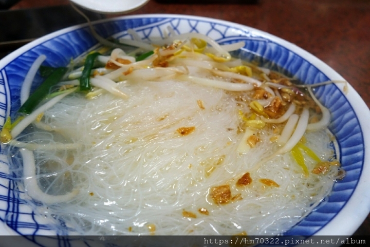 『新北美食』- 瑞芳區粗坑口路．【橋頭排骨麵】/ google評價4.0 / 芋頭排骨酥 / 四腳亭河邊公園 / 瑞慶橋光雕