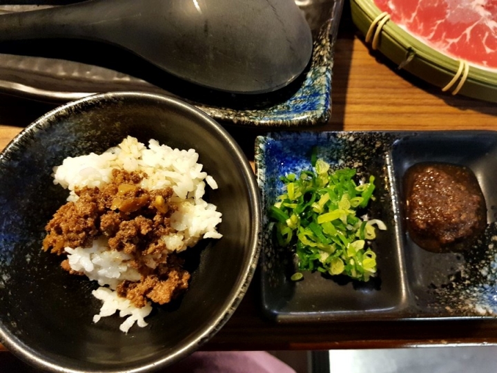 苗栗縣頭份市 尚順廣場 力士本鎮 樂力士燒肉+鮮力士陶鍋 ~ 2019 新火鍋菜單 平價吃到飽火鍋~ 經濟實惠!!