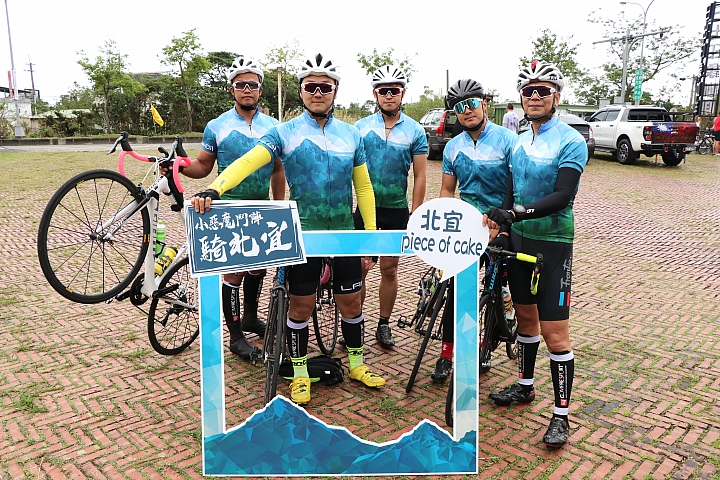 【2019小惡魔鬥陣騎北宜】起點北新藝術廣場與終點日出印象咖啡 照片下載