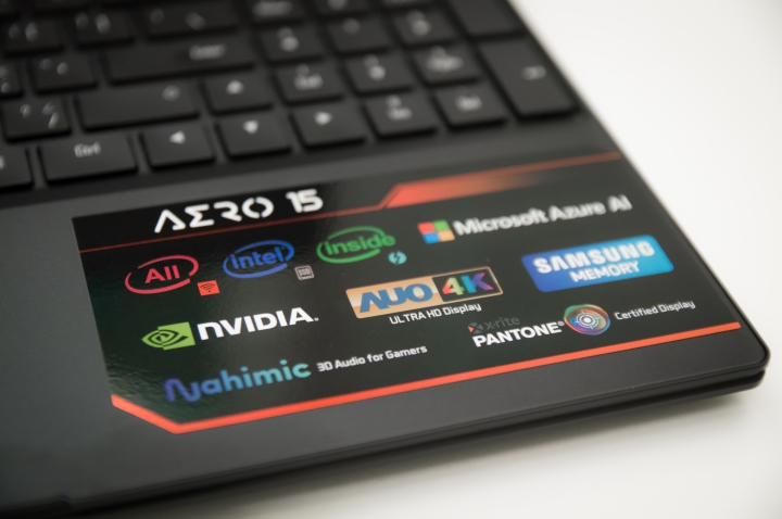 技嘉AERO15-2019創作筆電 (feat .BenQ PD3220U)
