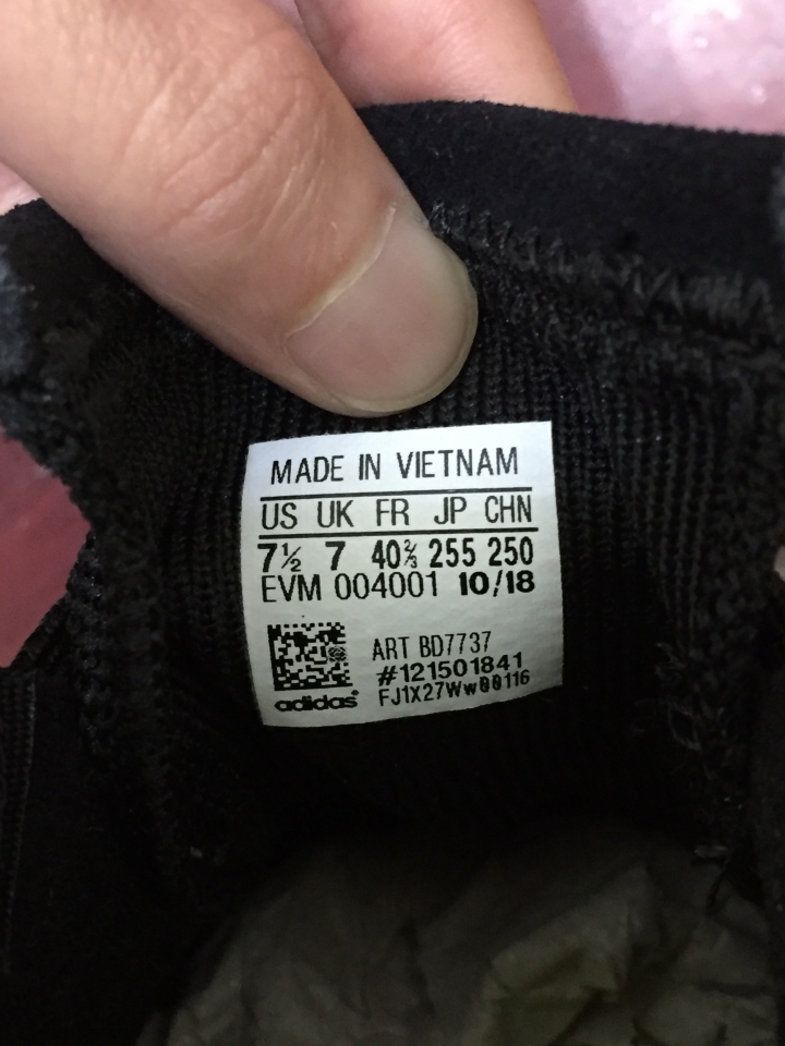 可以幫忙分辨一下這雙adidas真假嗎