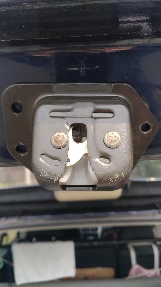 關於車後廂的六角鎖