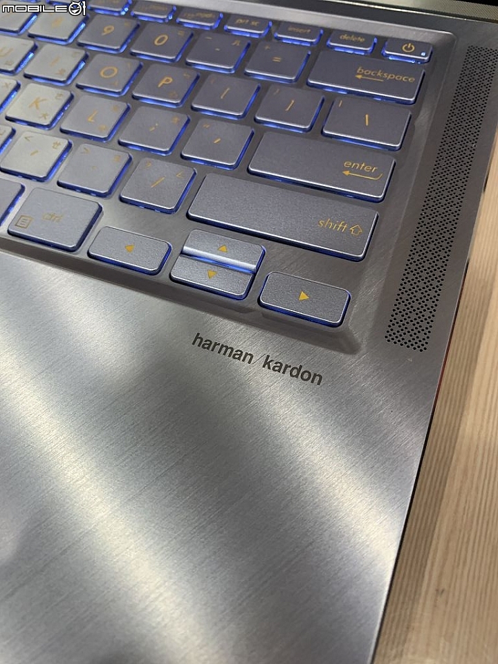新機開箱 ZenBook14 (UX431) 冰河藍~雙 M.2 SSD 加上啦!