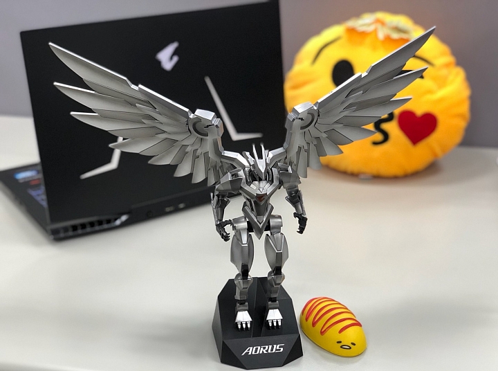 [開箱] AORUS 15 滿漢全席! + 經典遊戲實測