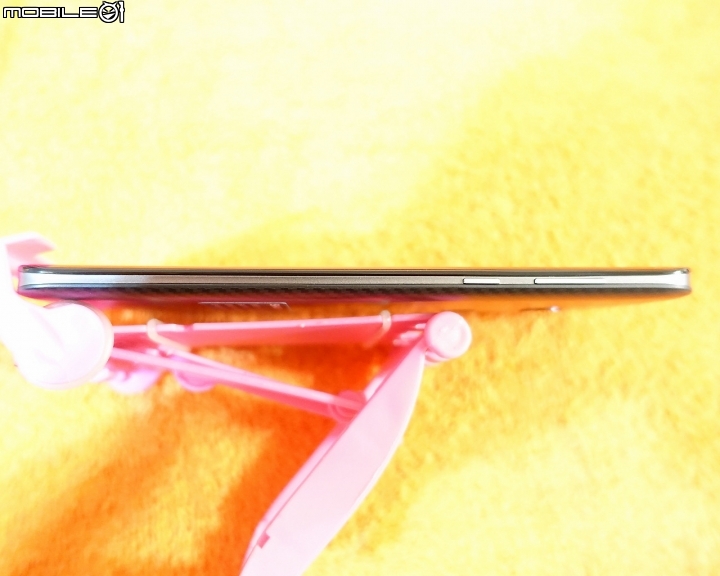 世界第一、超輕型最佳娛樂手機《SHARP AQUOS zero》試用心得分享