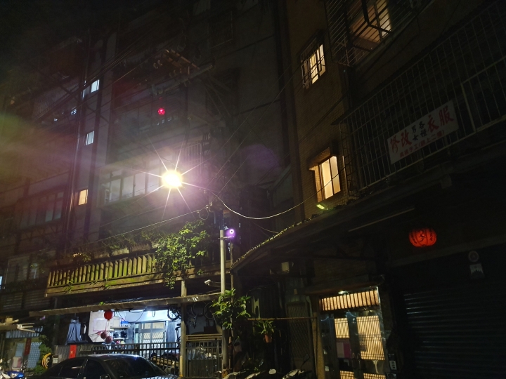 請問一下 SAMSUNG S10e 夜拍問題
