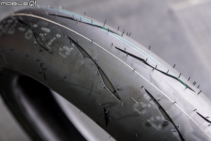 Bridgestone BATTLAX RACING R11 賽道試胎 全面性能大提升