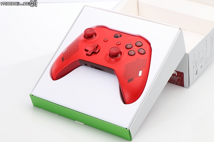 點我看大圖 XBOX 新色Sport Red特別版無線控制器開箱