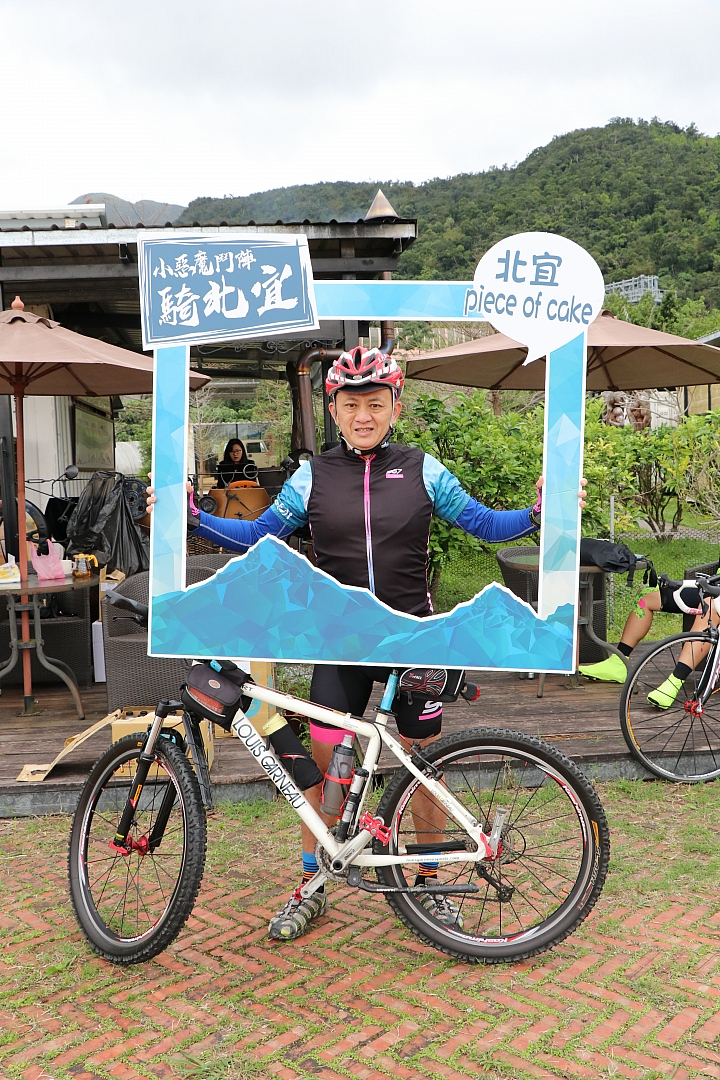 【2019小惡魔鬥陣騎北宜】起點北新藝術廣場與終點日出印象咖啡 照片下載
