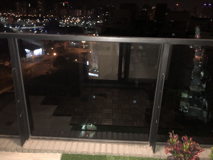 請問陽台上留下來的小孔是什麼功能？