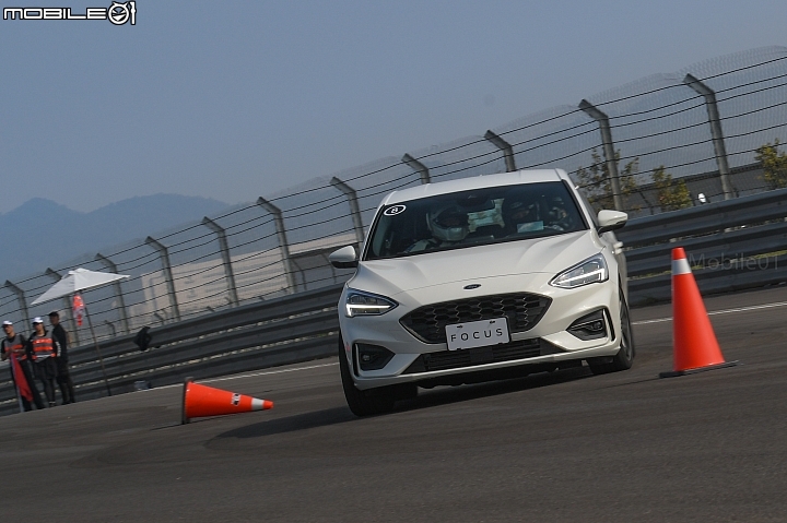 Ford Focus 5D ST Line扭力樑行不行？麗寶賽道實測最知道